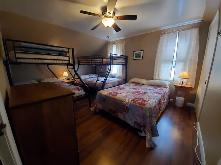 Well equipped home close to Appalachian Trail Cafe Houses for Rent in