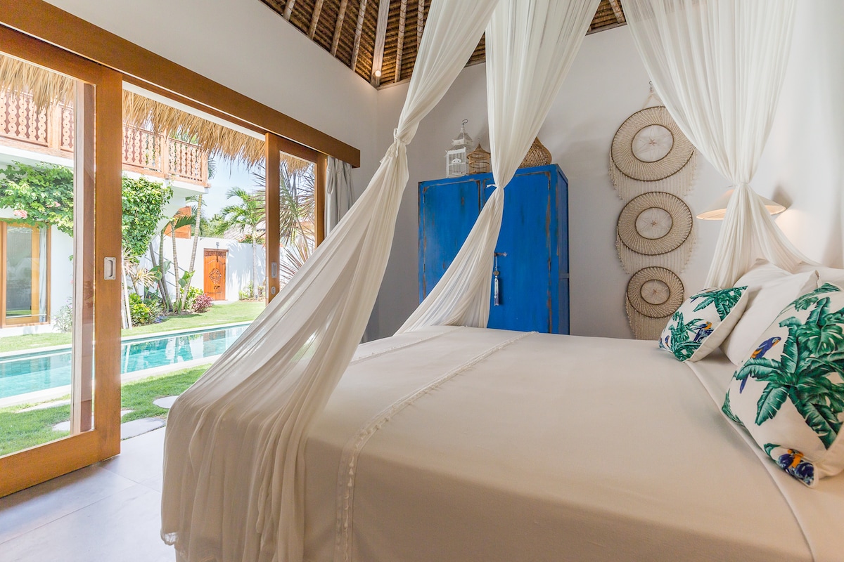 Dormitorio 3: 
1 cama tamaño queen de 160 cm x 200 cm