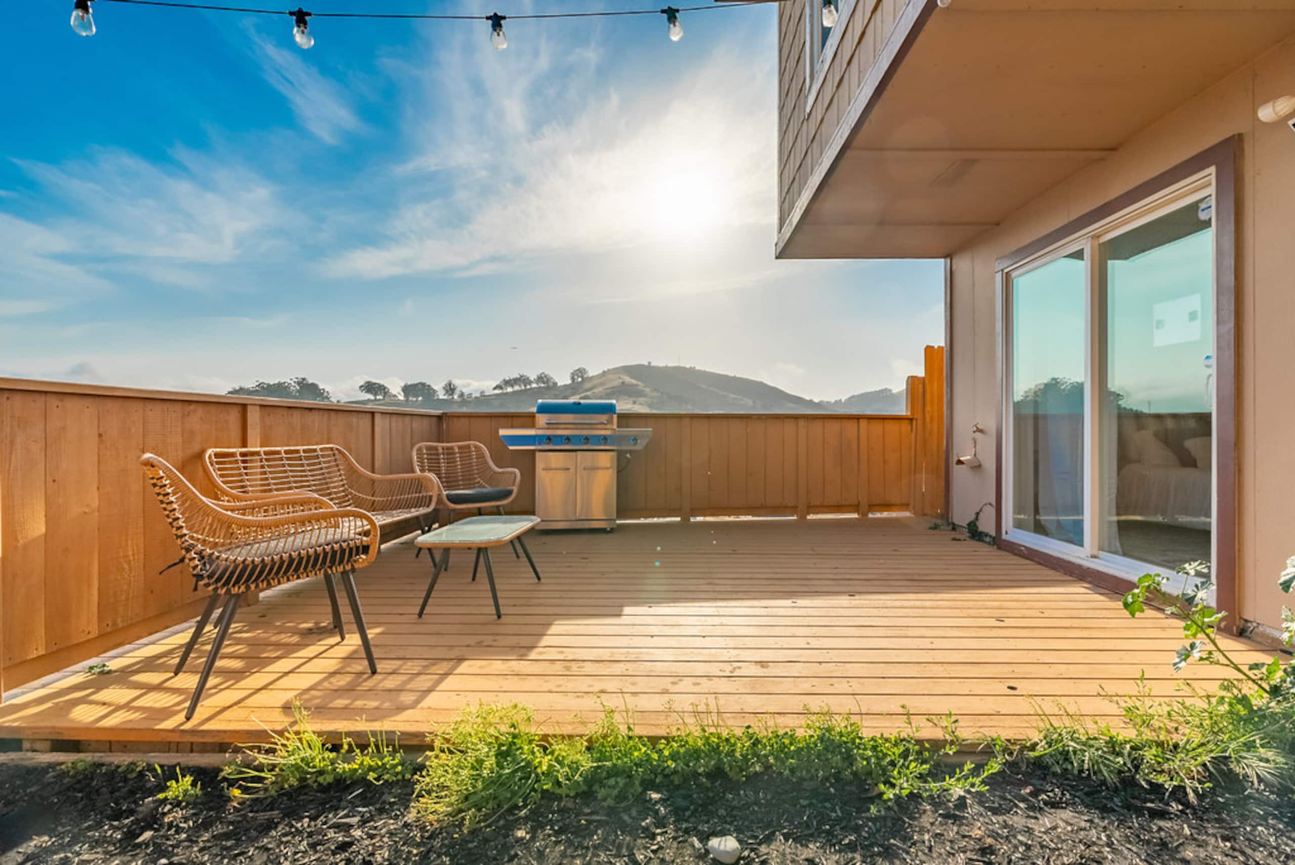 Home in South San Francisco · ★4.9 · 4 bedrooms · 5 beds · 2 private baths - Image 21