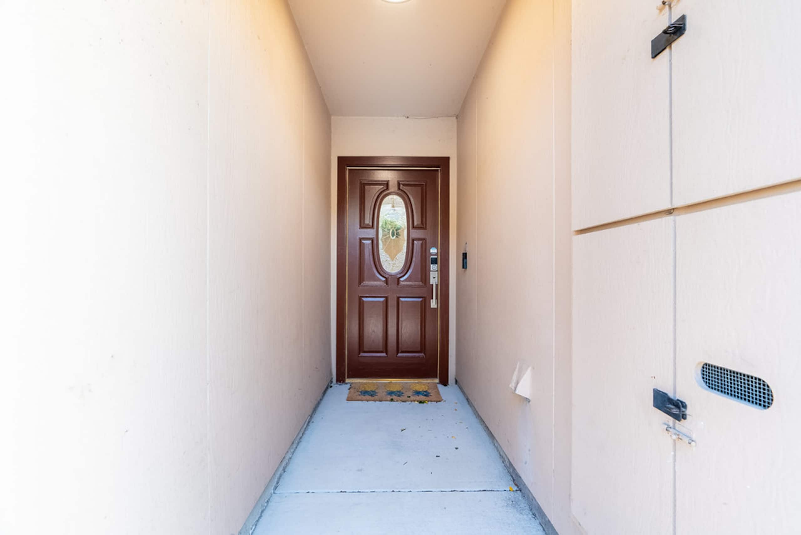 Home in South San Francisco · ★4.9 · 4 bedrooms · 5 beds · 2 private baths - Image 24