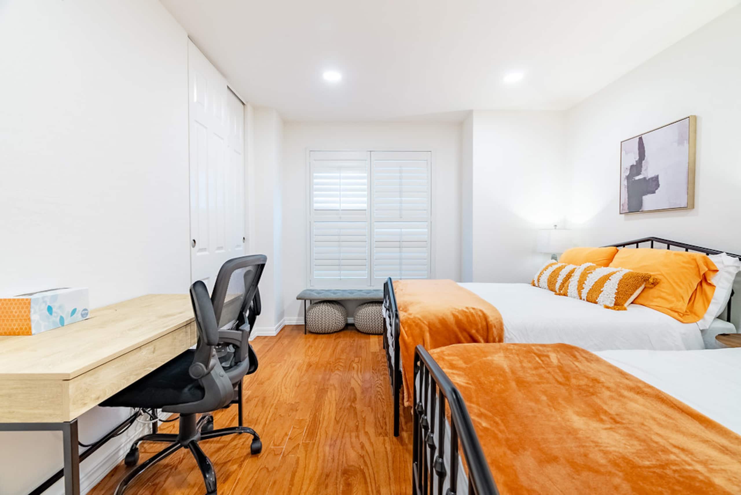 Home in South San Francisco · ★4.9 · 4 bedrooms · 5 beds · 2 private baths - Image 18