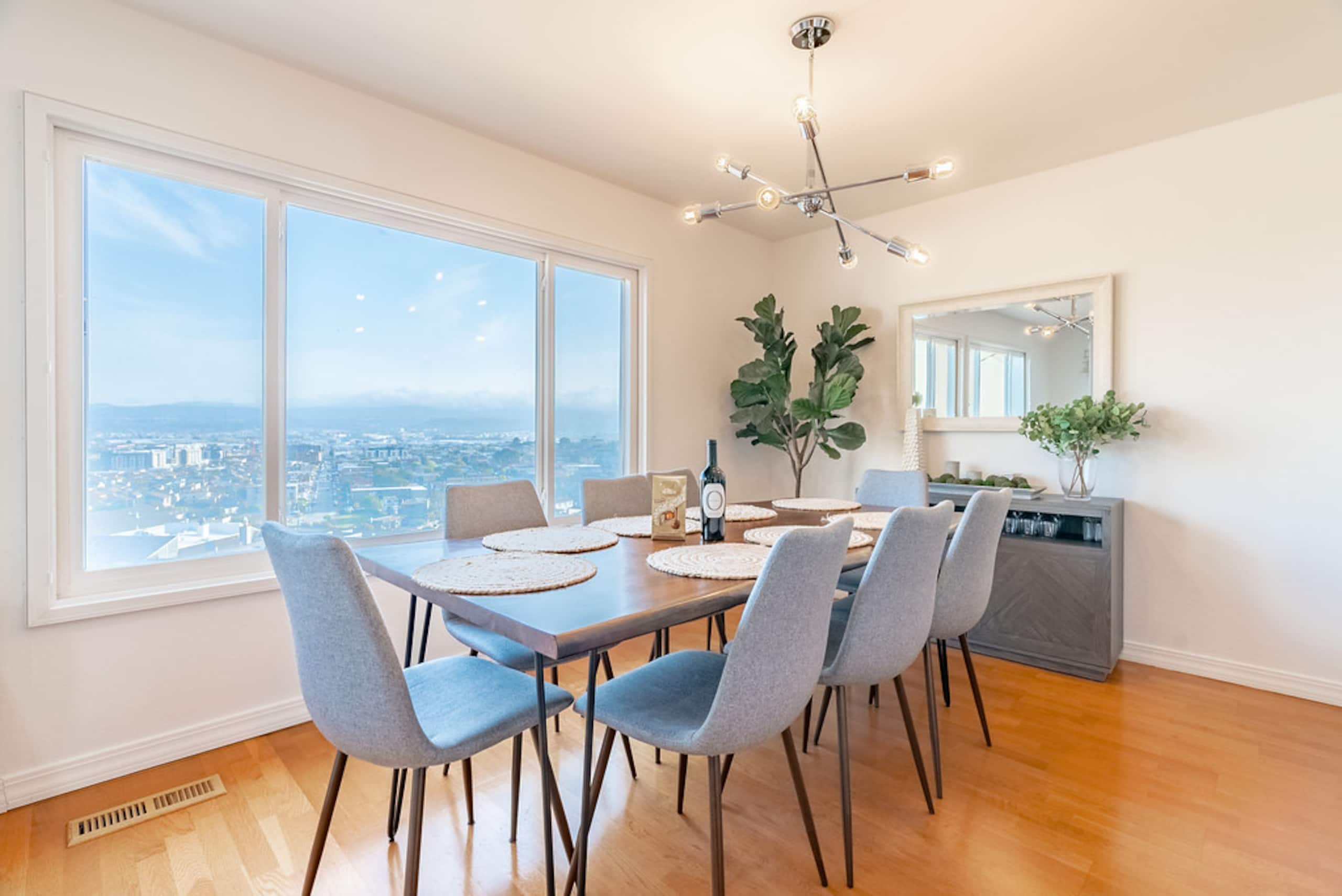 Home in South San Francisco · ★4.9 · 4 bedrooms · 5 beds · 2 private baths - Image 6