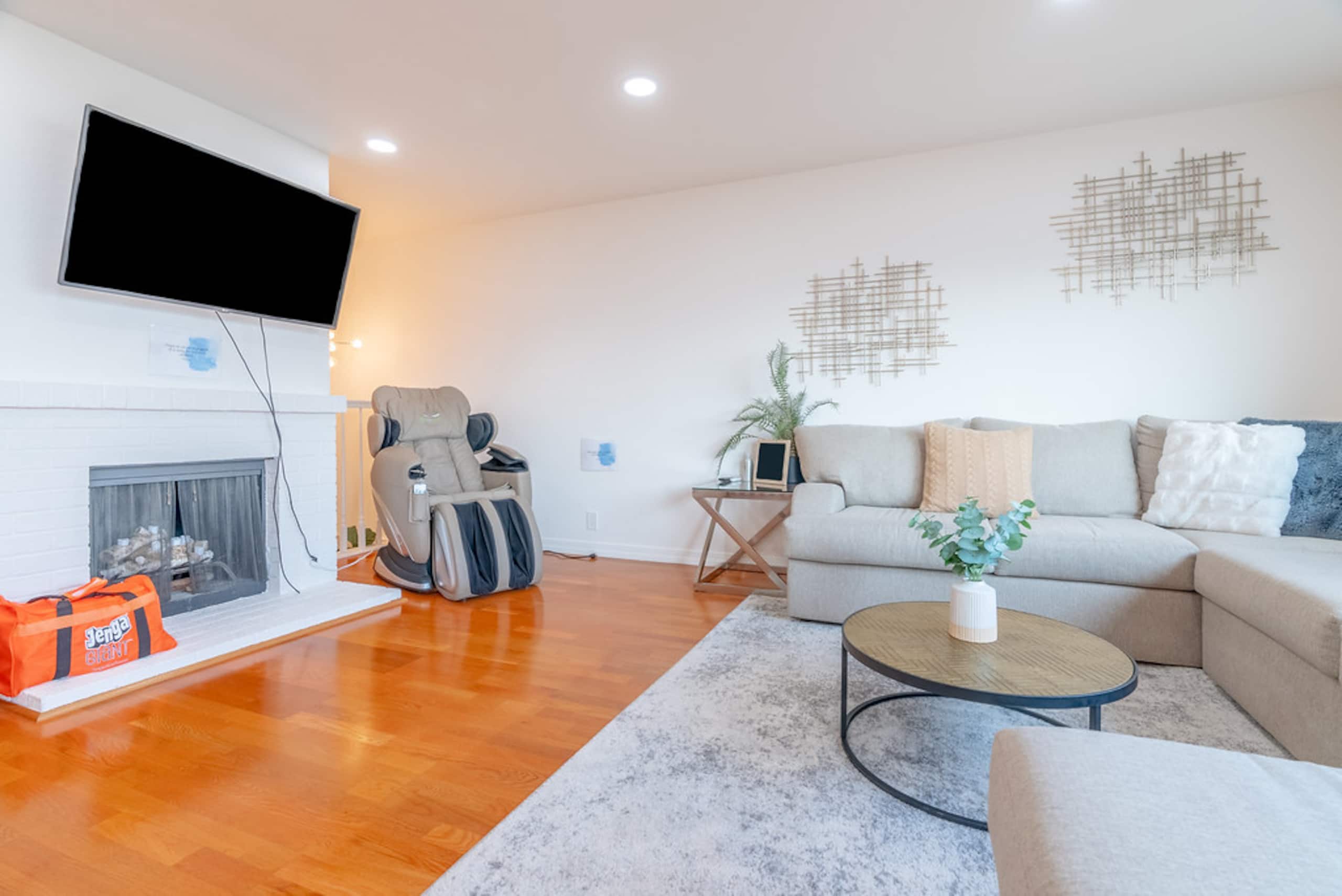 Home in South San Francisco · ★4.9 · 4 bedrooms · 5 beds · 2 private baths - Image 7