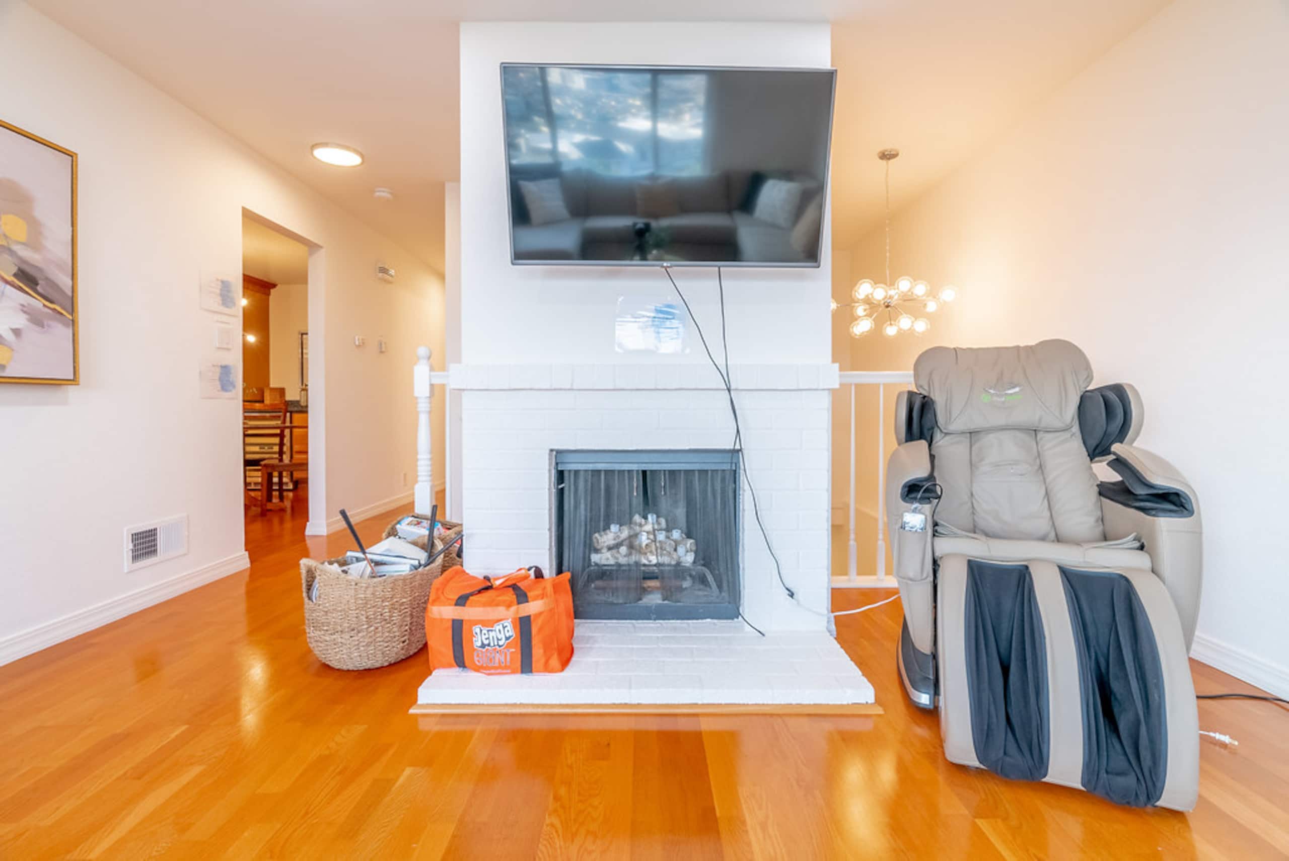 Home in South San Francisco · ★4.9 · 4 bedrooms · 5 beds · 2 private baths - Image 8