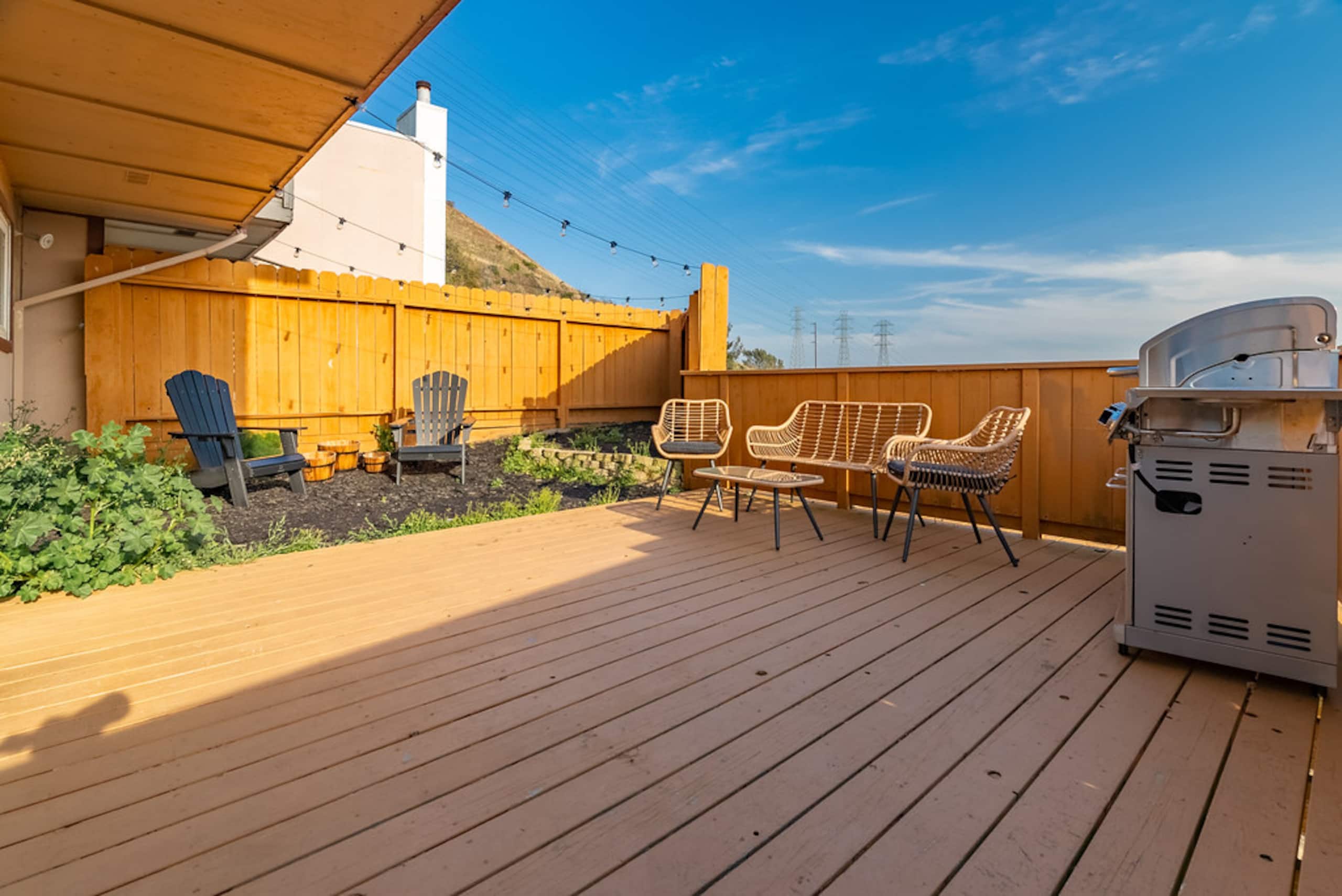 Home in South San Francisco · ★4.9 · 4 bedrooms · 5 beds · 2 private baths - Image 20