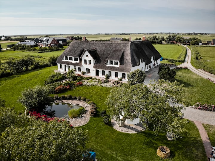 Rickmer's Hoff Grand Cottage | Sauna, Fireplace, Hot Tub