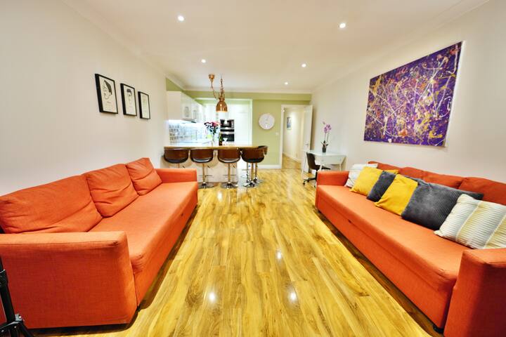 Central Lodge – chic, large bright newly fitted gallery image 2