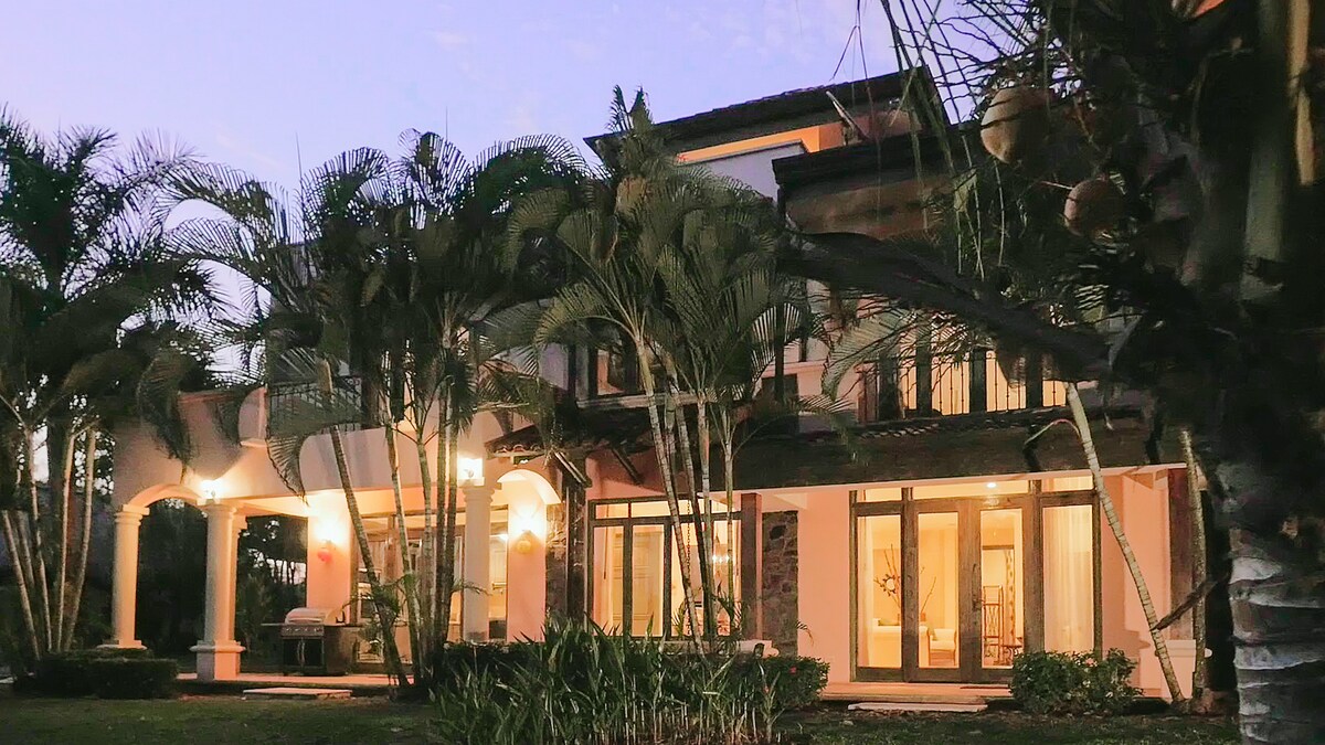 Del Pacifico Estate