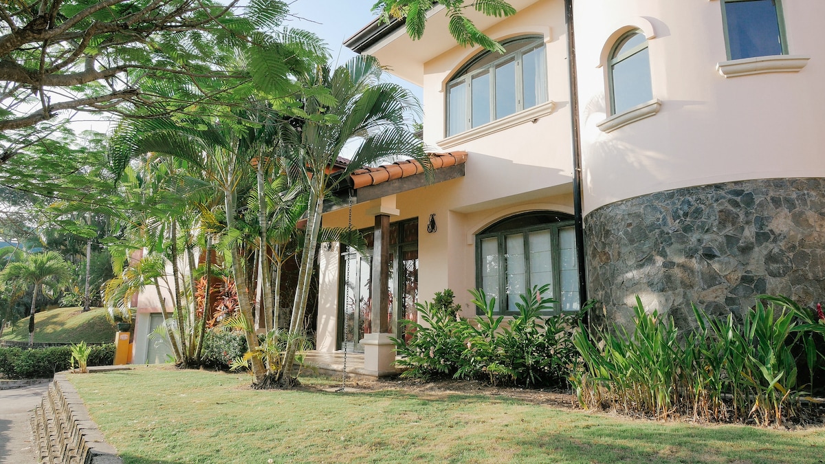Del Pacifico Estate