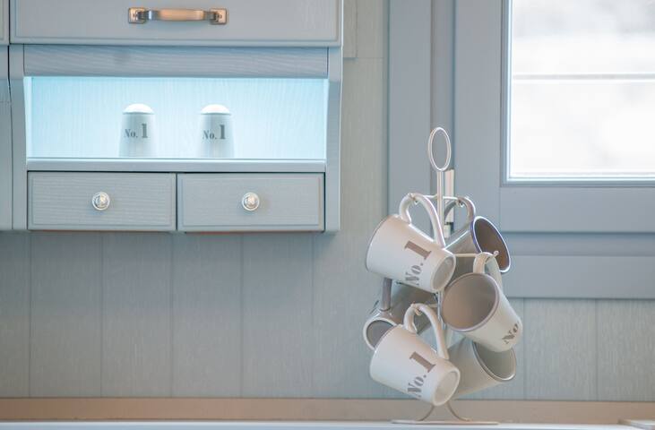 Luxury Villa with Sea View and Swimming Pool gallery image 4