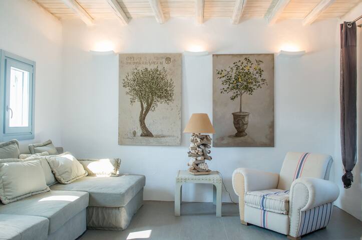 Luxury Villa with Sea View and Swimming Pool gallery image 3