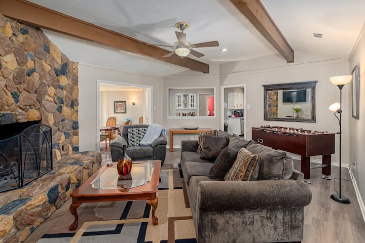 Charming 4 Bedroom Home With Pool - Plano, TX