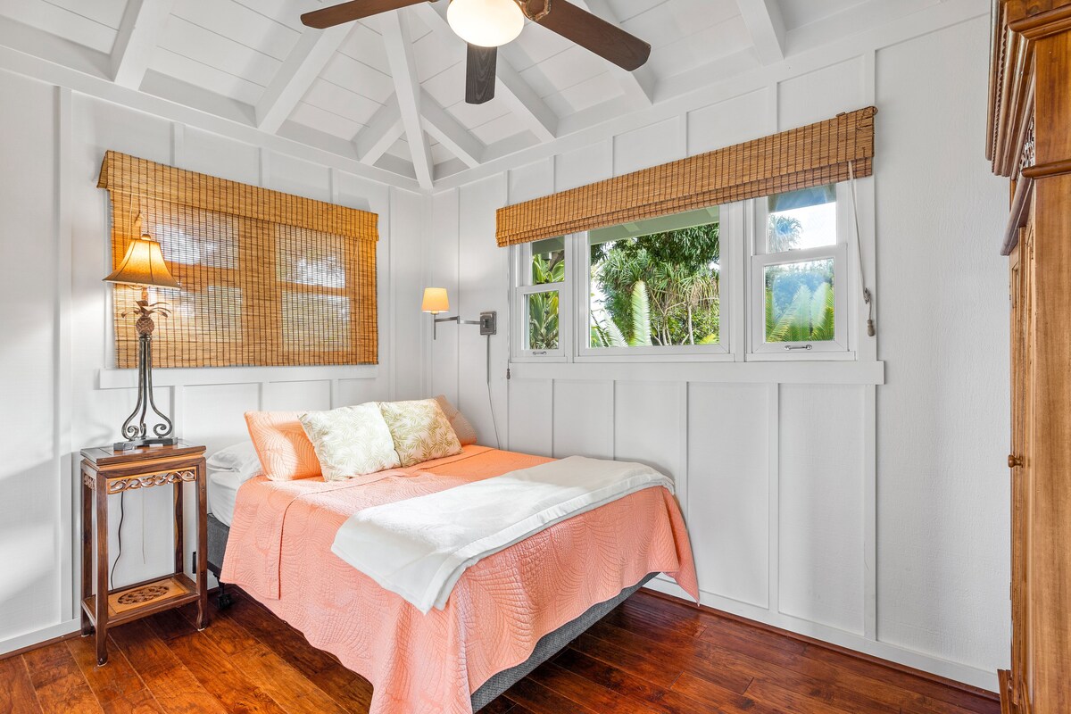 Spálňa 3 je menšia, ale má temperpedickú manželskú posteľ a TV/DVD prehrávač s káblovou televíziou. Hovoríme tomu detská izba, ale mnohí dospelí sa v tejto izbe cítili pohodlne!