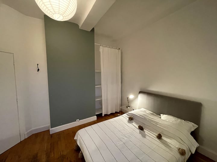 1 ห้องนอน 2 ห้องน้ำ