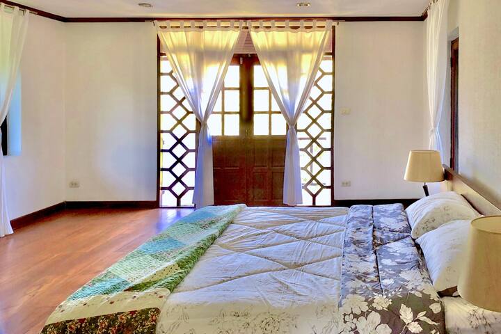 Frangipani Villa, Quiet Area, Scenic Mountain View