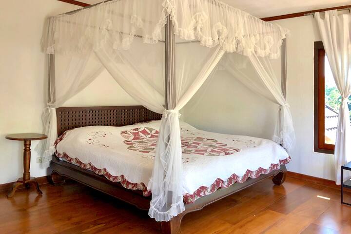 Frangipani Villa, Quiet Area, Scenic Mountain View