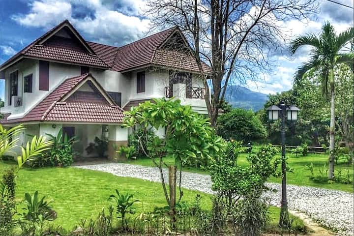 Frangipani Villa, Quiet Area, Scenic Mountain View