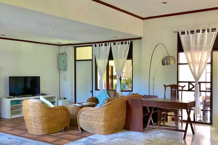 Frangipani Villa, Quiet Area, Scenic Mountain View