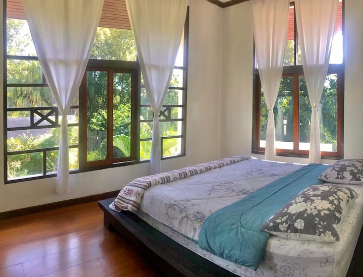 Frangipani Villa, Quiet Area, Scenic Mountain View