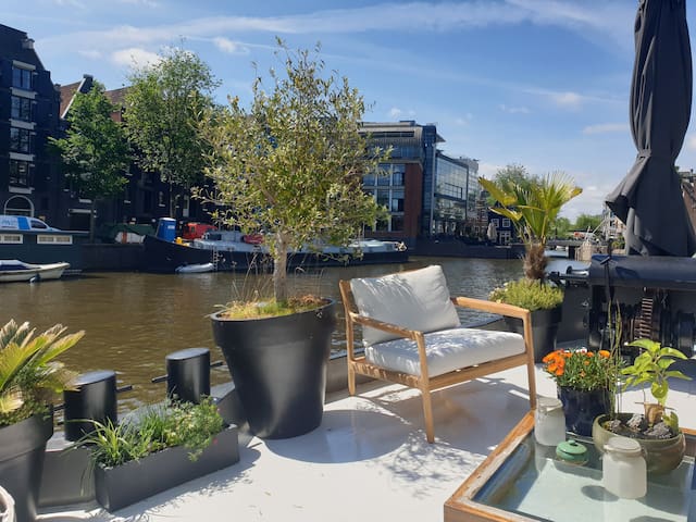 Luxury houseboat Amsterdam Centre! (3BR 2BA 110m²)