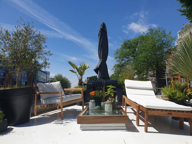 Luxury houseboat Amsterdam Centre! (3BR 2BA 110m²) gallery image 4