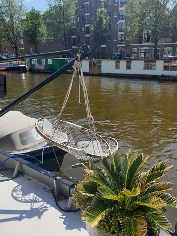 Luxury houseboat Amsterdam Centre! (3BR 2BA 110m²) gallery image 3
