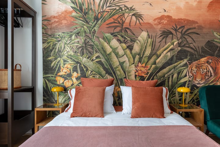 l'appartamento dispone di 3 comode e grandi camere da letto, ognuna con un letto matrimoniale e un divano letto, che si apre su un letto piatto di 120 X 200 cm, molto comodo