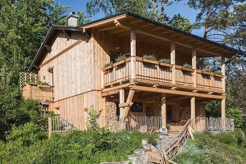 Luxurious vacation home for family & dog