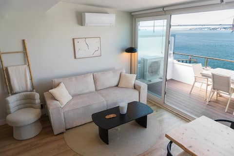 Anúncio popular: Luxury Lisbon View & Balcony | AC, Elevator em União Das Freguesias De Almada, Cova Da Piedade, Pragal E Cacilhas