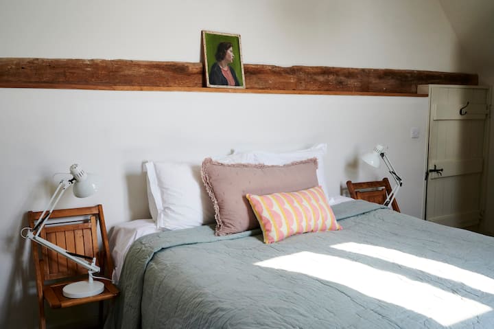 Cowshed Super King Ensuite Bedroom (2)