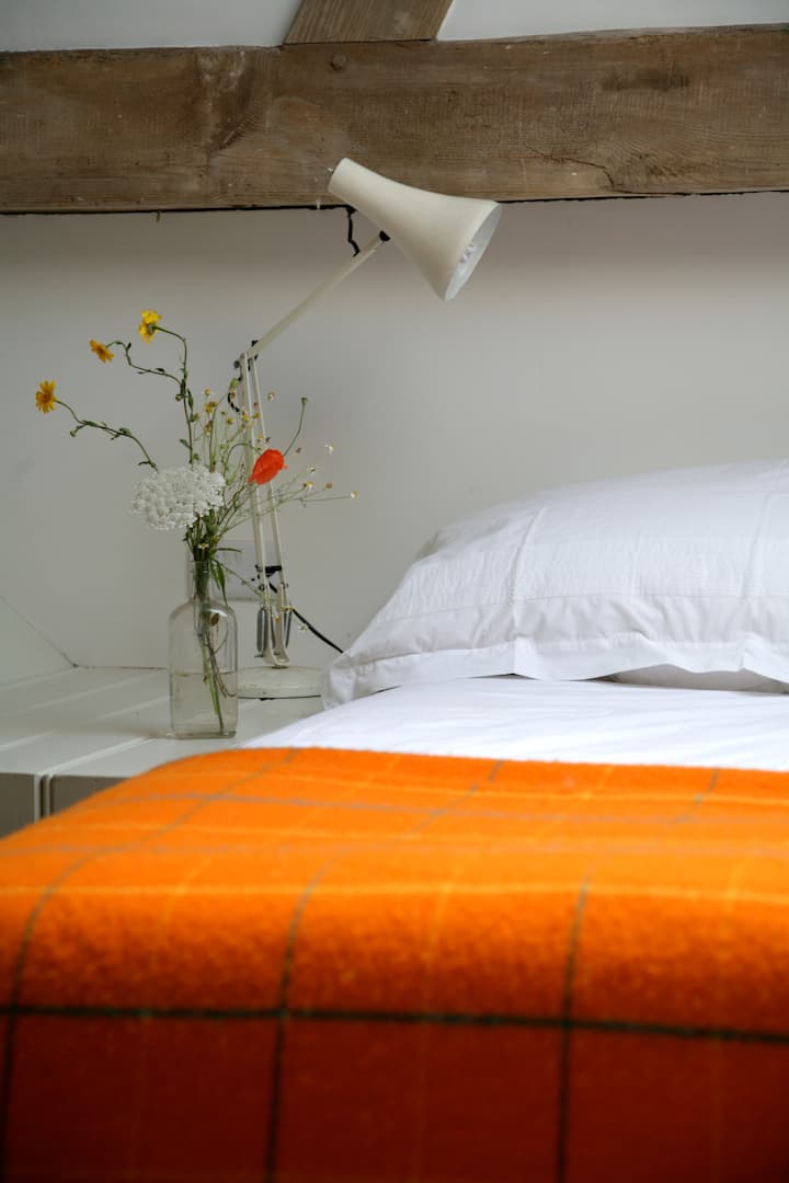 Cowshed triple bedroom (upstairs).