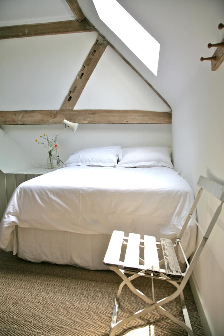 Cowshed triple bedroom (upstairs).