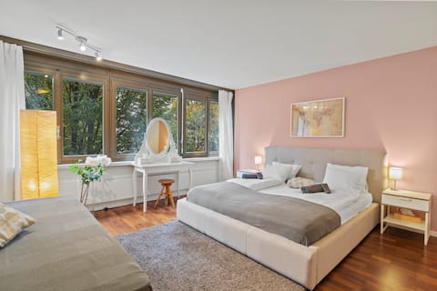 Large, Central & Bright Flat