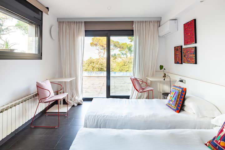 Private Room In Renovated Library W/ Swimming Pool - Spanien