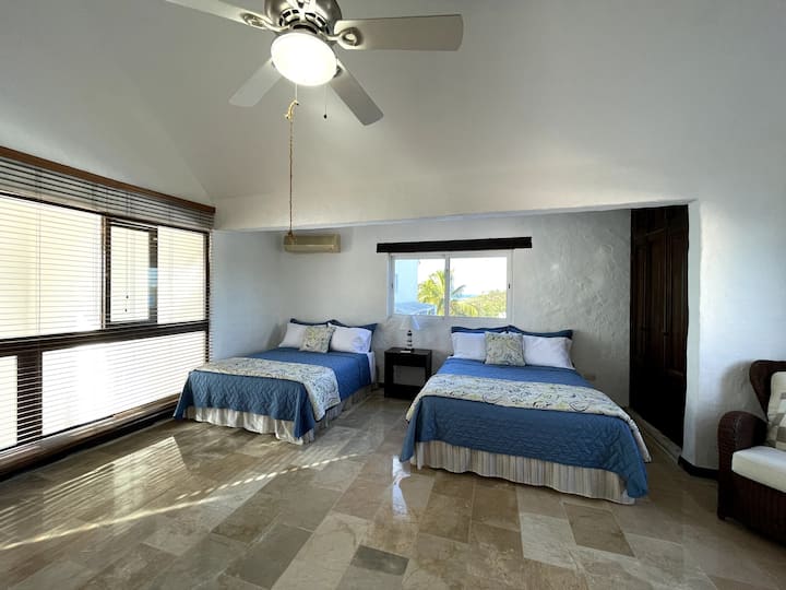 Suite padronale al piano superiore con molto sole e brezza.