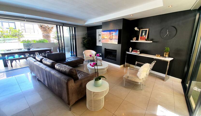 Luxury Beach Villa in Sunset Beach, Cape Town gallery image 5