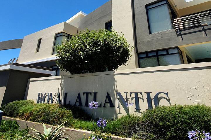 Luxury Beach Villa in Sunset Beach, Cape Town gallery image 3