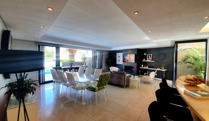 Luxury Beach Villa in Sunset Beach, Cape Town gallery image 4