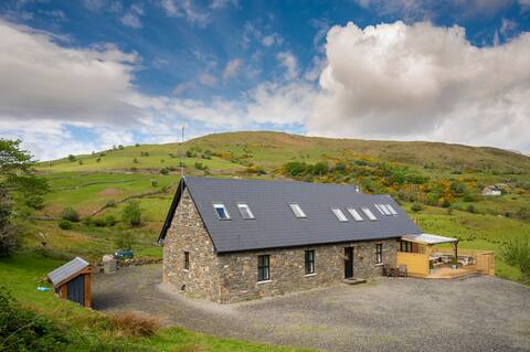 Mask Valley Lodge, Westport & Clifden with hot tub