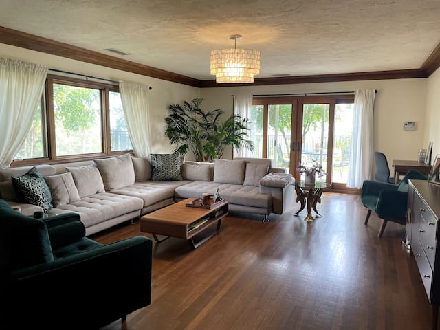 Mid-Century Modern home with Hot Tub and LA views