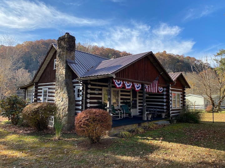 Gorgeous cabin! Near I-77, antiques, great reviews