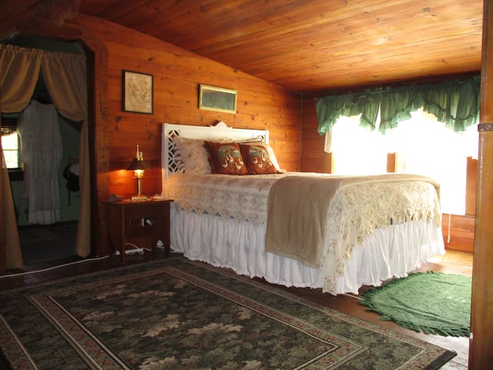 Queen bedroom in loft with tv