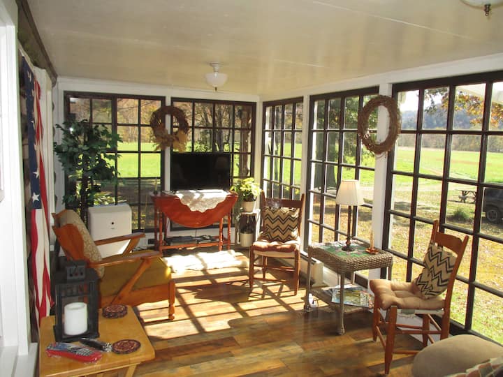 Gorgeous cabin! Near I-77, antiques, great reviews
