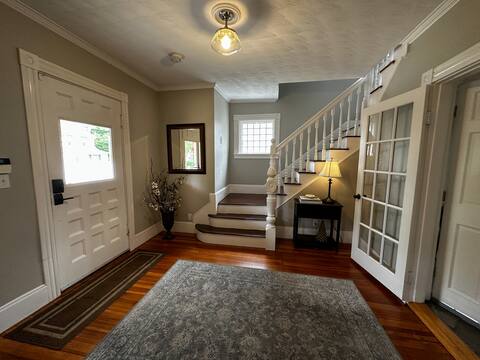 5-br house near Boston, airport & train w/parking