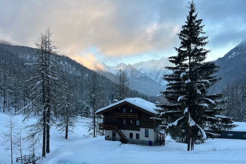 Large chalet close to Monterosa ski lifts