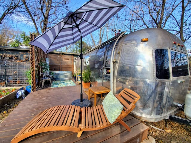 Modern East-Side Home w/ Hot Tub/Stock Tank pool gallery image 2