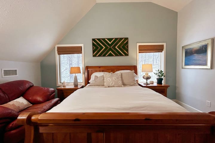 غرفة النوم الرئيسية/العلية