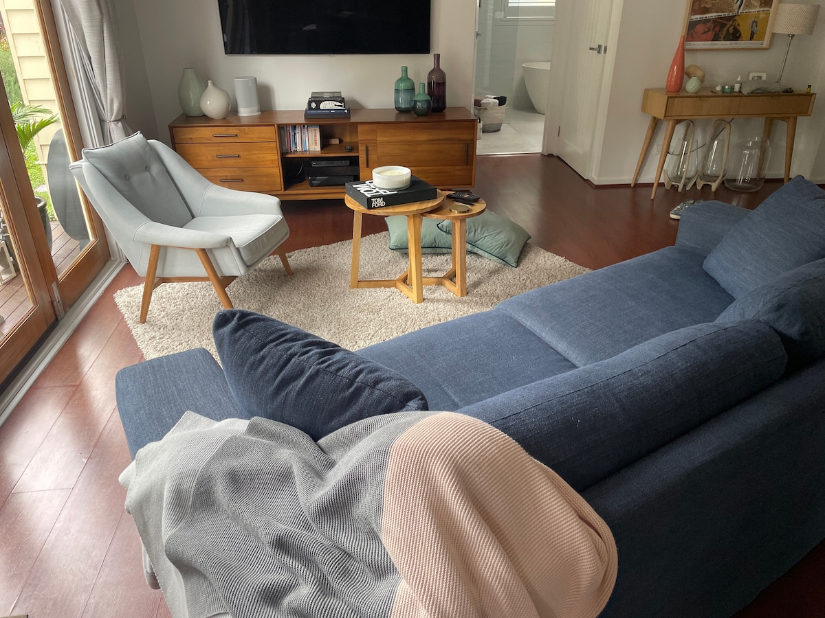 Top performing Airbnb: The Small House - Mid century gem in Healesville in Healesville