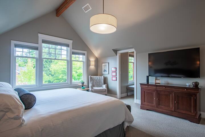 Queen Anne Oasis gallery image 5