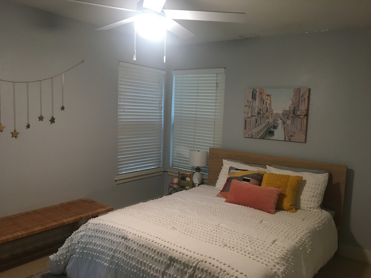 მე-2 საძინებელი - საწოლი 152 × 203 სმ